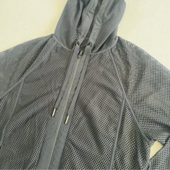 Lululemon • Relaxed‎ Fit Mesh Hoodie • size 6 - Picture 3 of 7